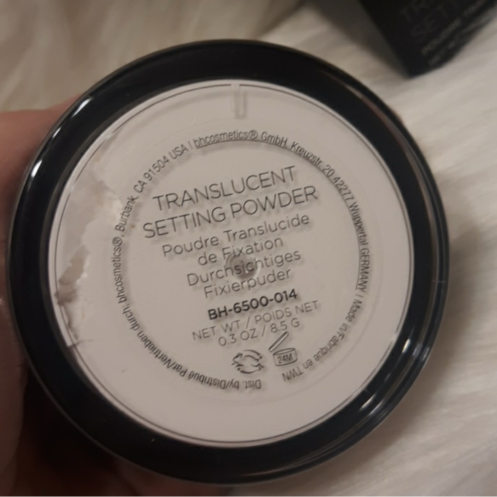 BH Cosmetics Translucent Setting Powder compact - Picture 4 of 5